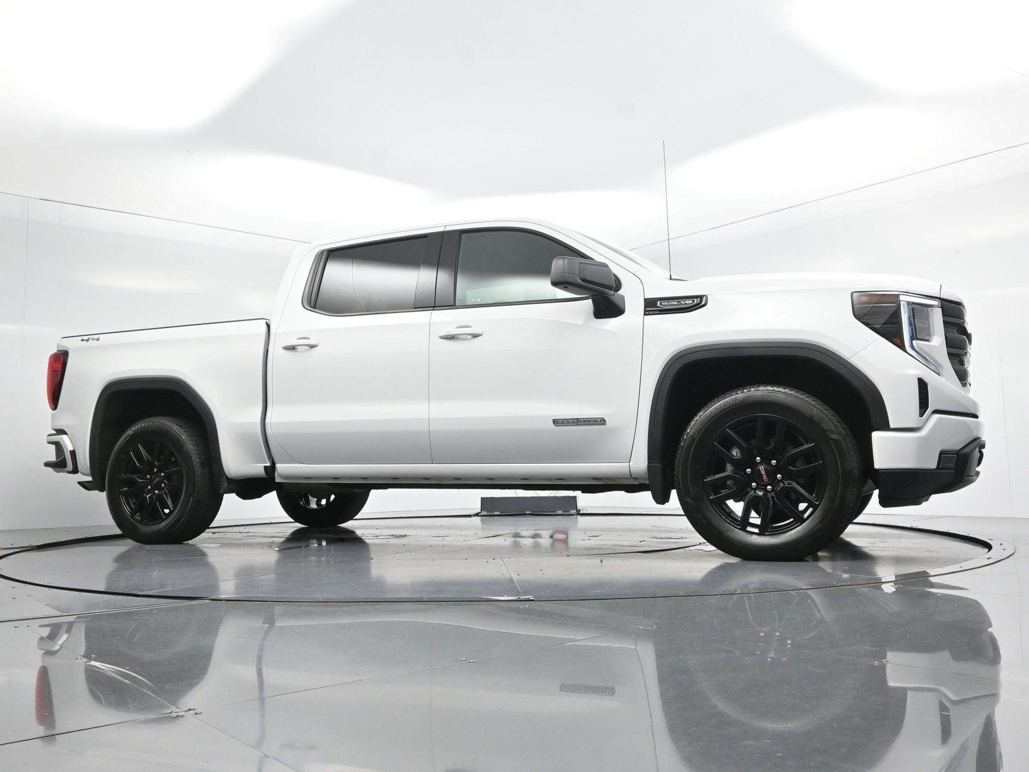 Used 2024 Summit White GMC Elevation image 41