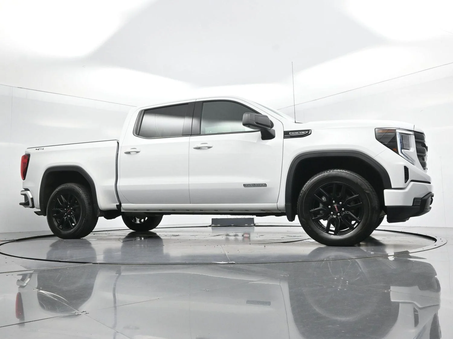 Used 2024 Summit White GMC Elevation image 41