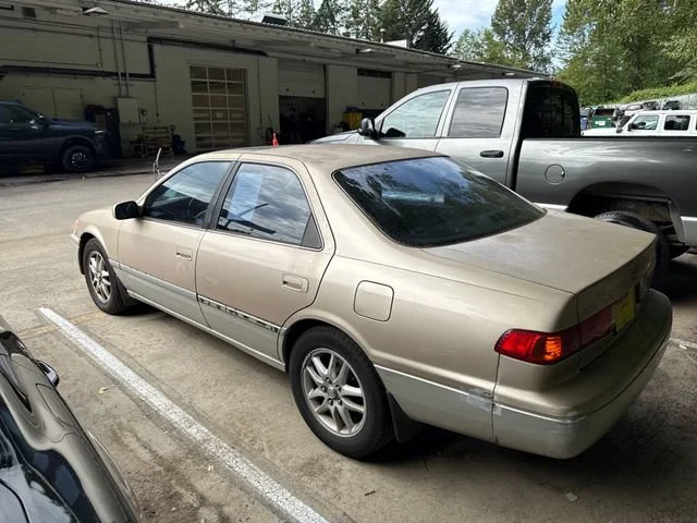 Used 2001  Toyota LE image 4