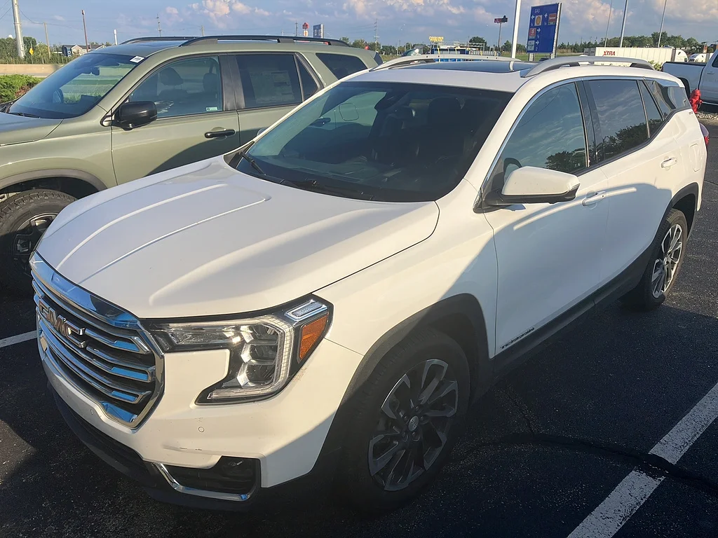 Used 2022 Summit White GMC SLT image 3