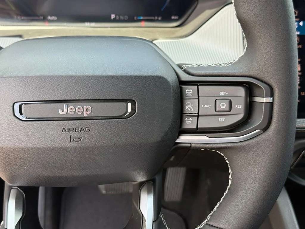 New 2026 Sting-Gray Clear-Coat Exterior Paint Jeep Limited image 15