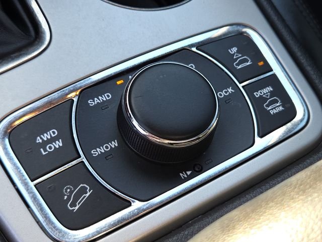 Used 2019 Silver Jeep Overland image 23