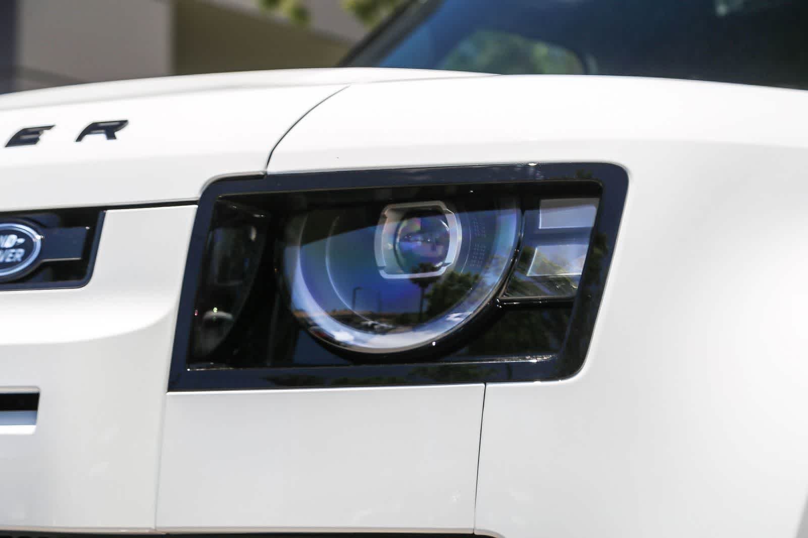 New 2026 Fuji White Land Rover X-Dynamic SE image 8