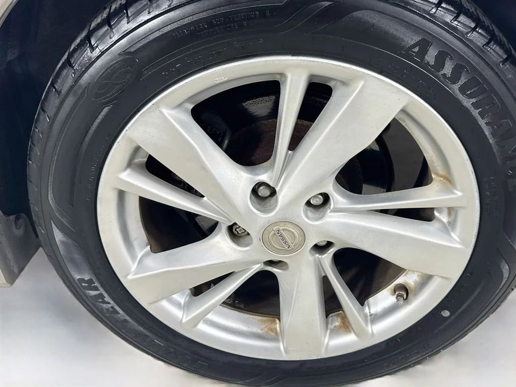 Used 2013 Beige Nissan 2.5 SV image 38