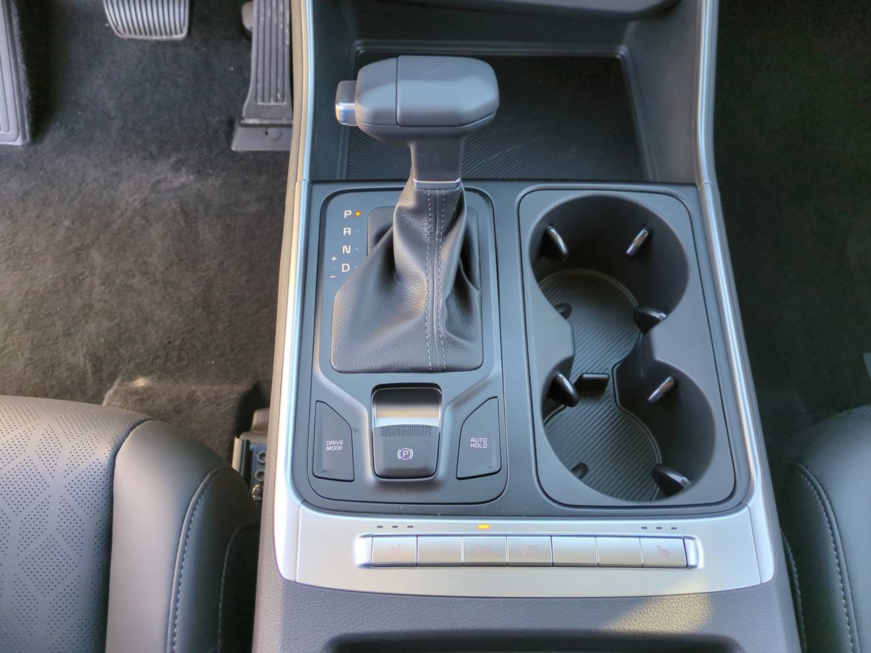 New 2026 Snow White Pearl Kia LXS image 17