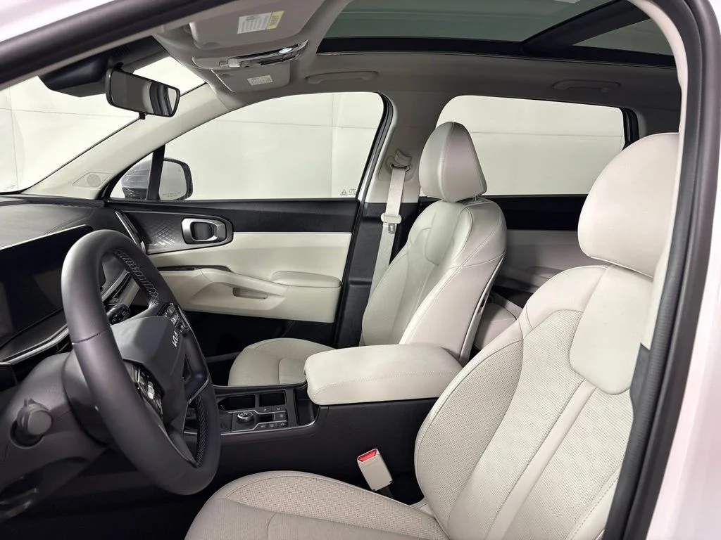 New 2026 White Kia S image 27