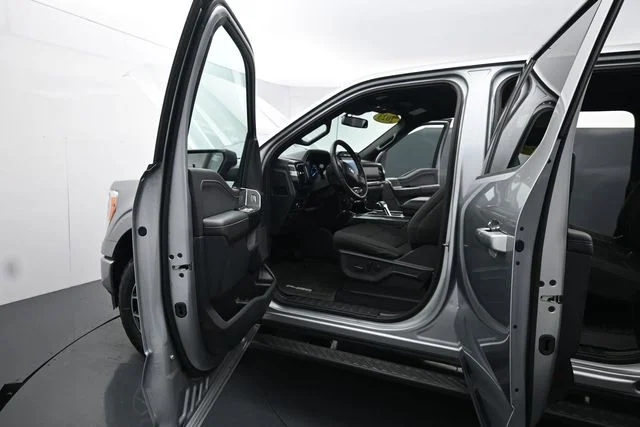 Used 2023 Silver Ford XLT image 16