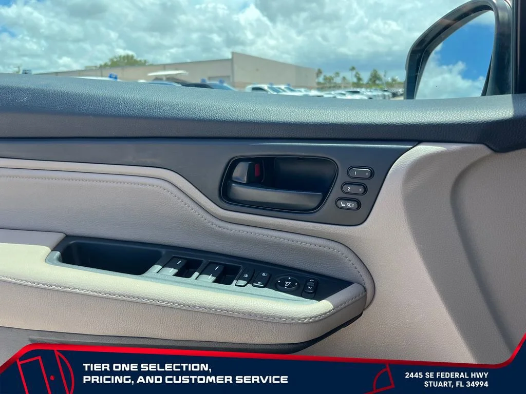 Used 2018 Green Honda Touring image 24