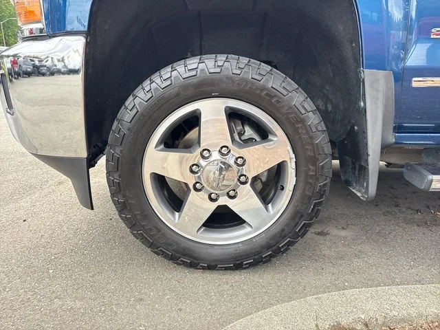 Used 2019 Deep Ocean Blue Metallic Chevrolet LTZ image 27