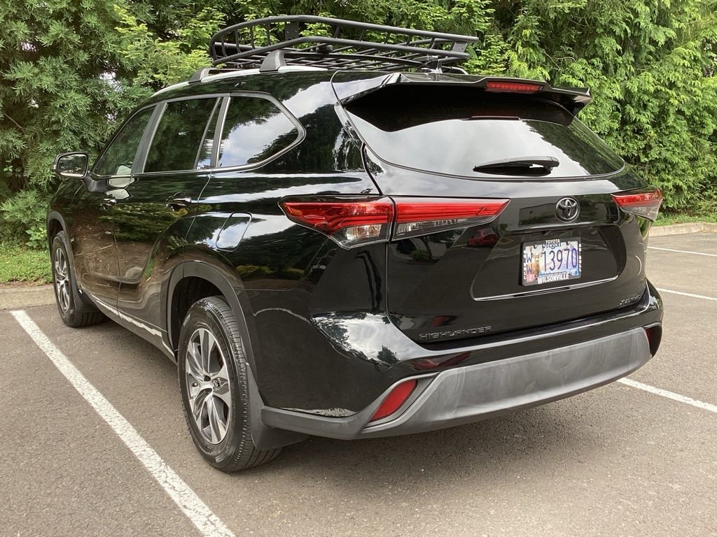 Used 2023 Black Toyota XLE image 9