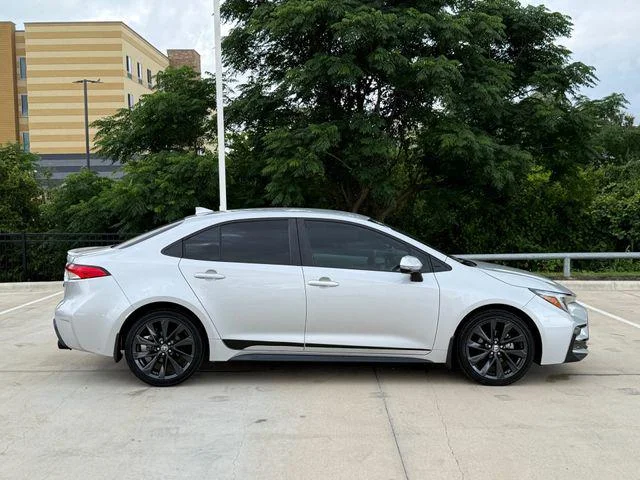 Certified Used 2024 CLASSIC SILVER METALLIC Toyota SE image 5