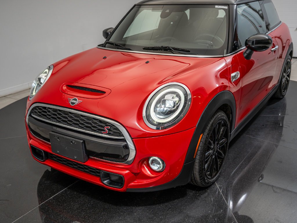 Used 2021 Chili Red MINI Signature image 13