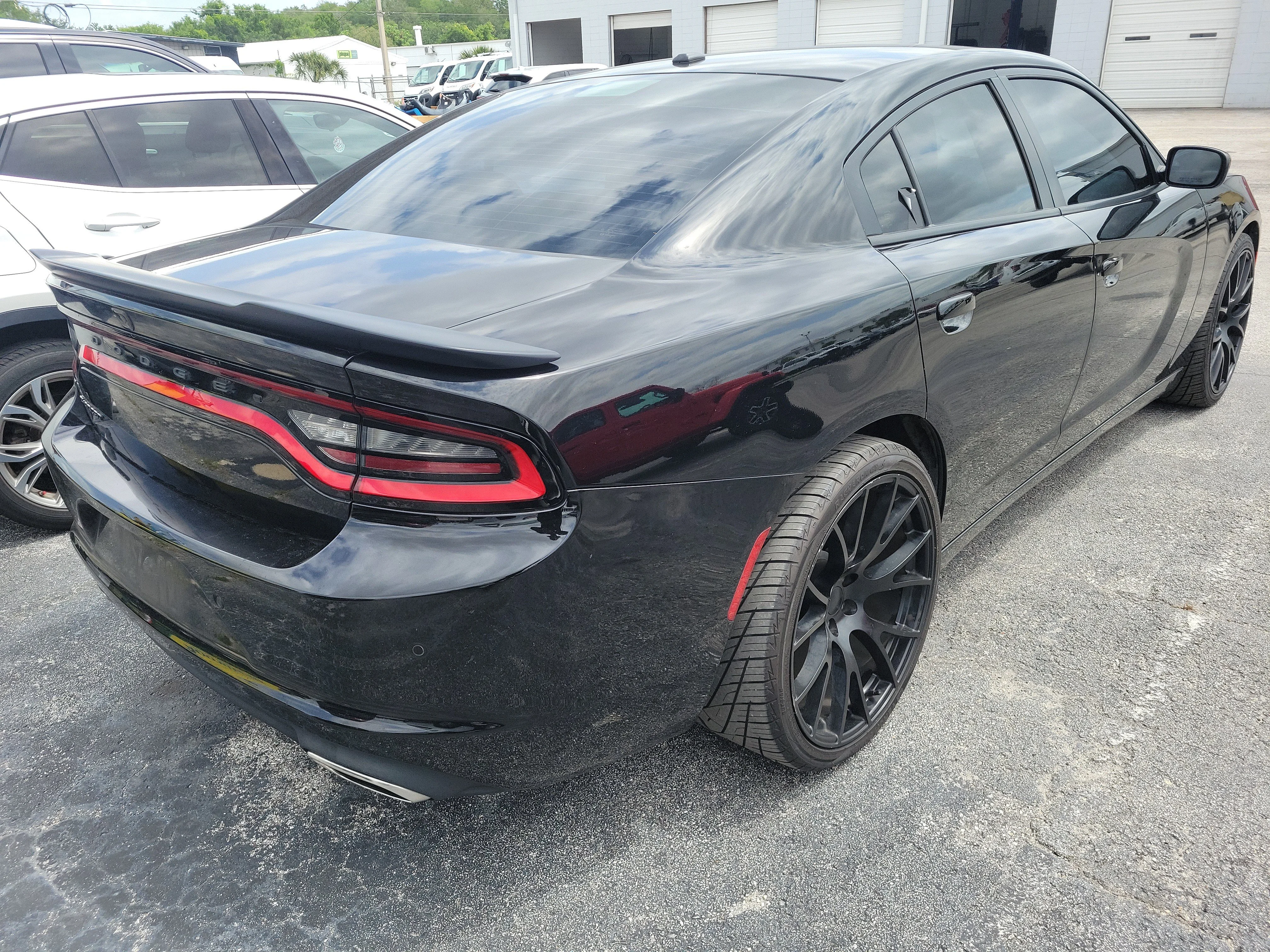 Used 2020 Pitch Black Clearcoat Dodge SXT image 5