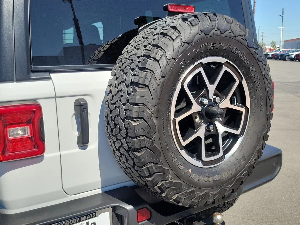 Used 2024 Bright White Clearcoat Jeep Rubicon image 28