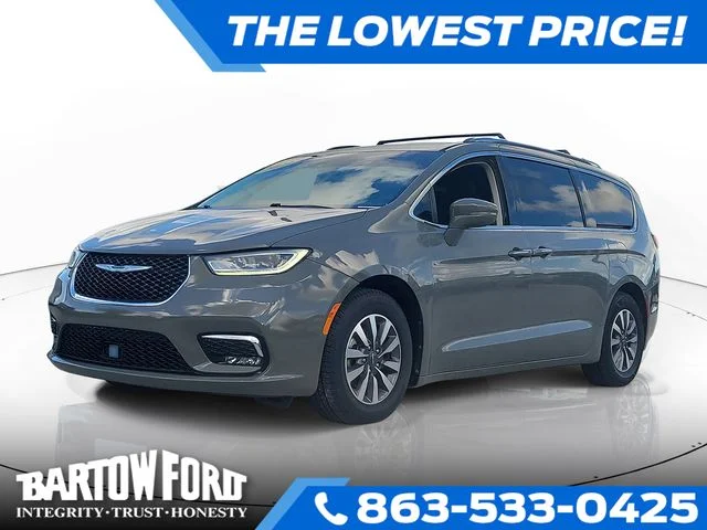 Used 2021 White Chrysler Touring L image 1