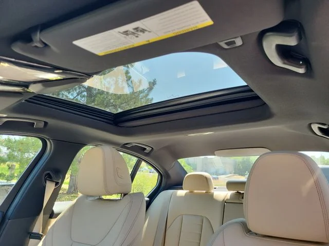 Used 2019 Alpine White BMW 330i xDrive image 11