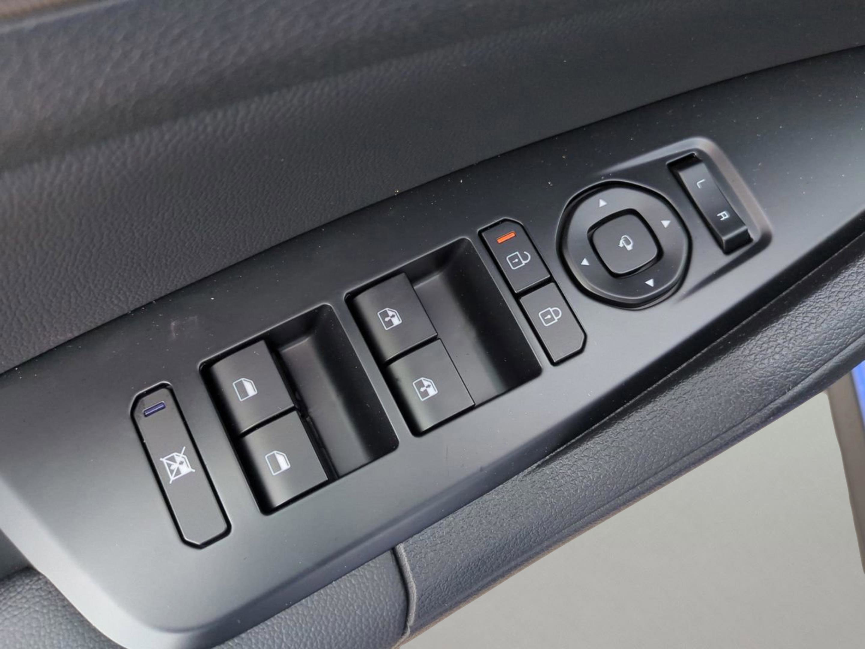 2026 Kia Sportage SX - Photo 29
