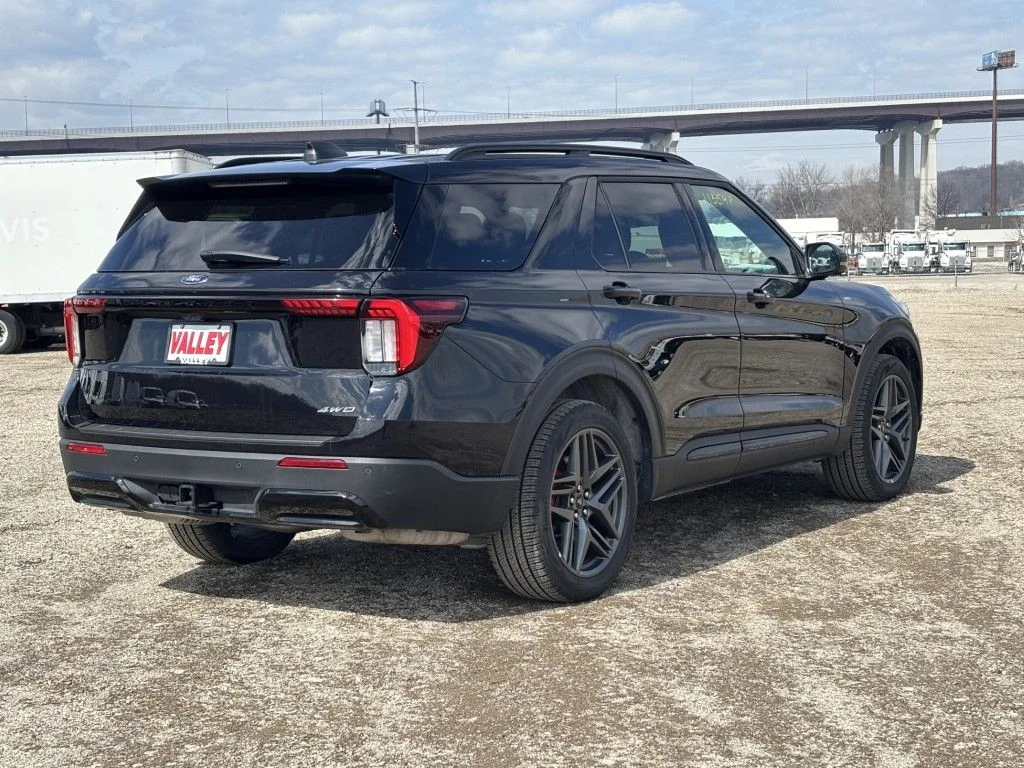2026 Ford Explorer ST-Line - Photo 9