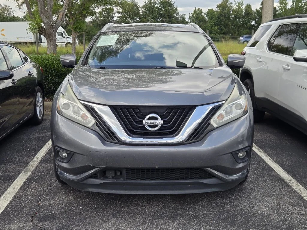 Used 2015 Gray Nissan SL image 2