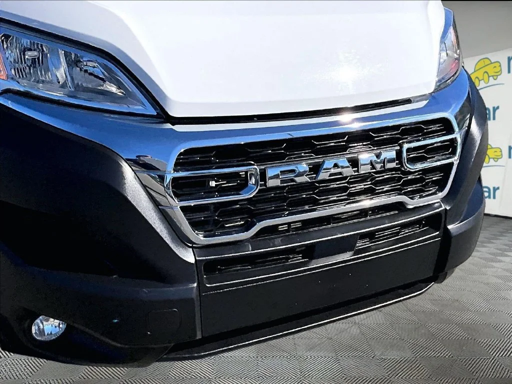 Used 2025 White Ram Base image 28