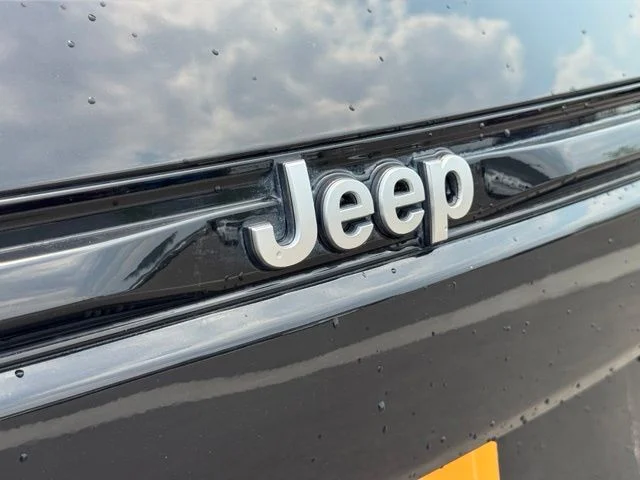Used 2023 Black Jeep Summit image 21