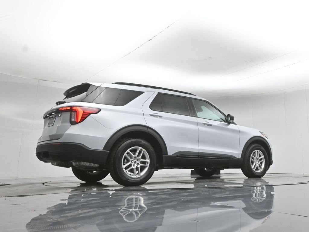 New 2026 Space White Metallic Ford Active image 49