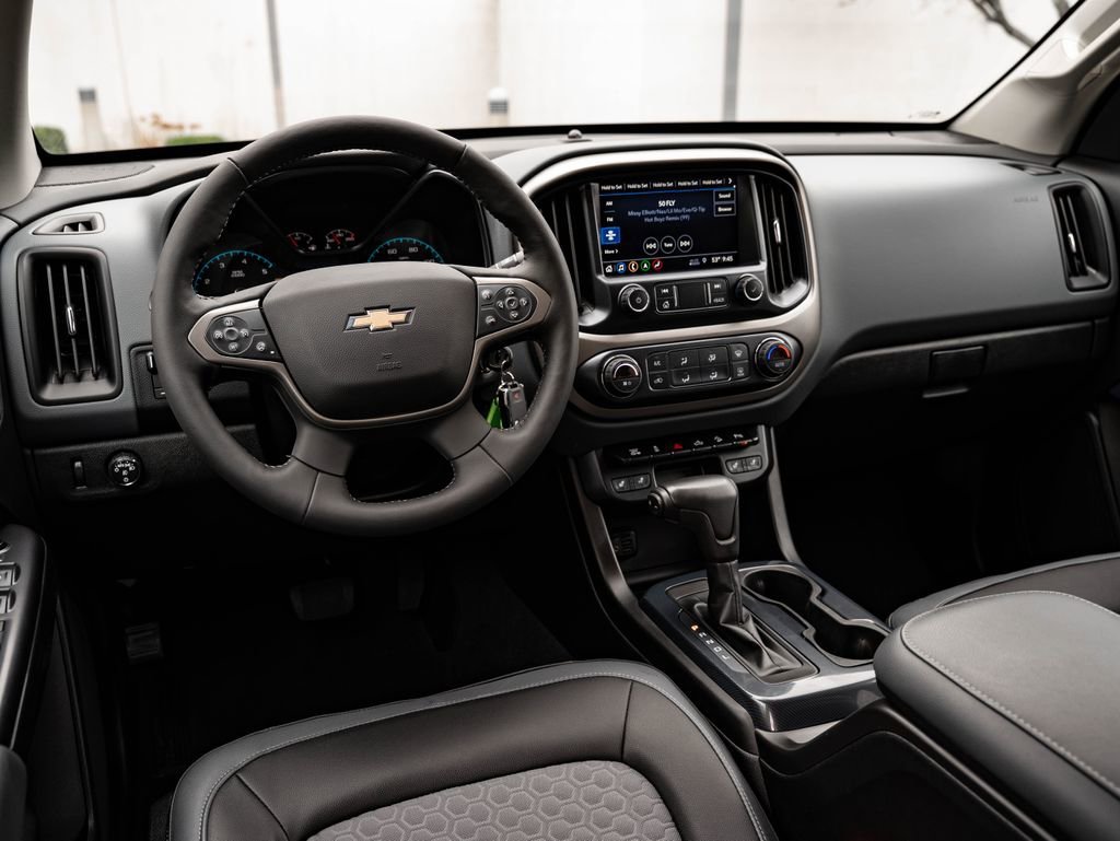 Used 2019 Satin Steel Metallic Chevrolet Z71 image 4