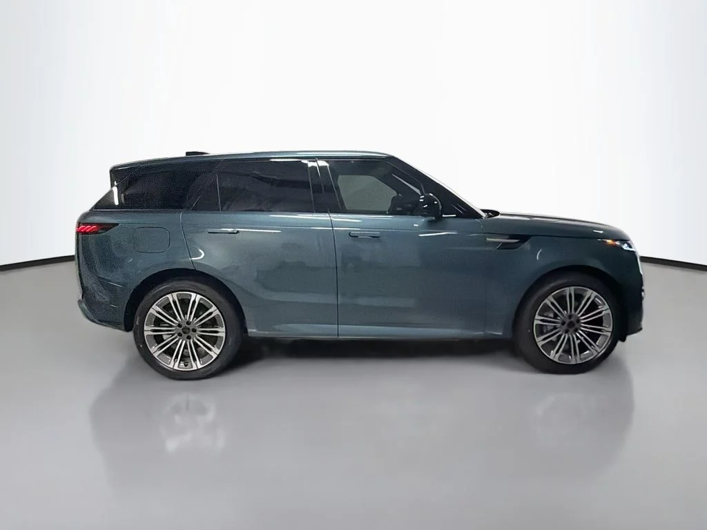 New 2026 Giola Green Metallic Land Rover Dynamic SE image 8