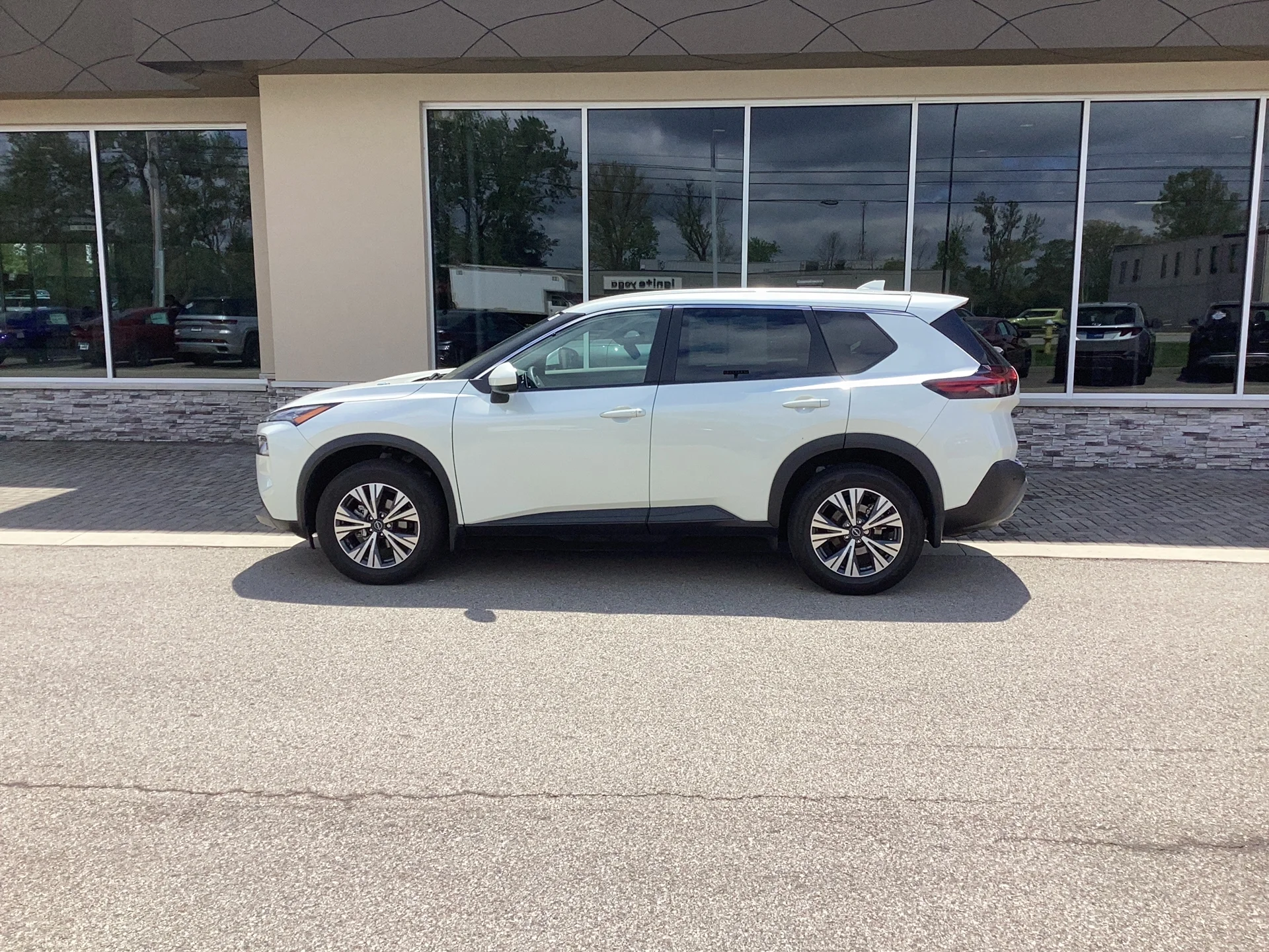 Used 2023 Pearl White TriCoat Nissan SV image 7