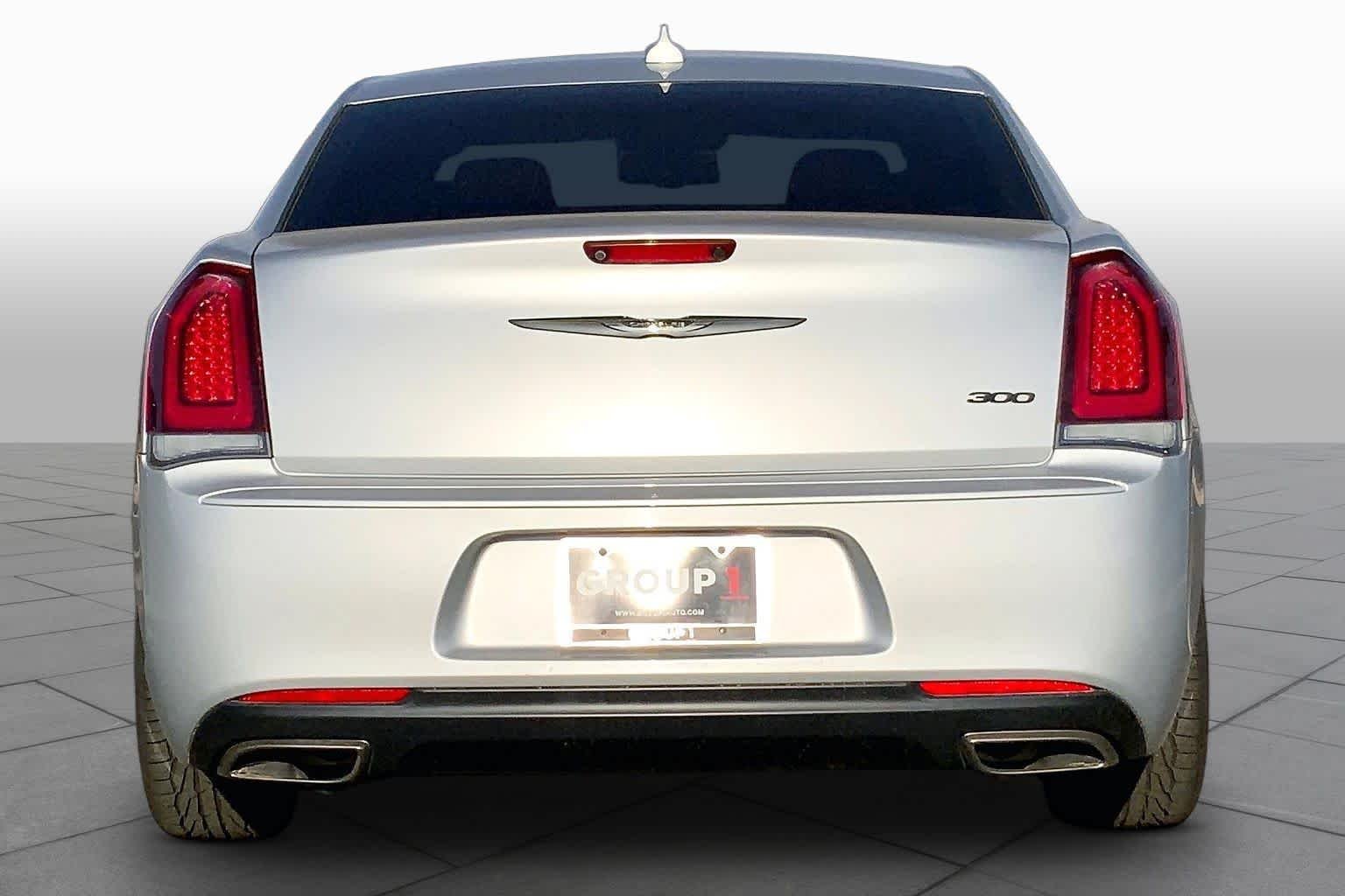 Pre-Owned 2022 Chrysler 300 Touring