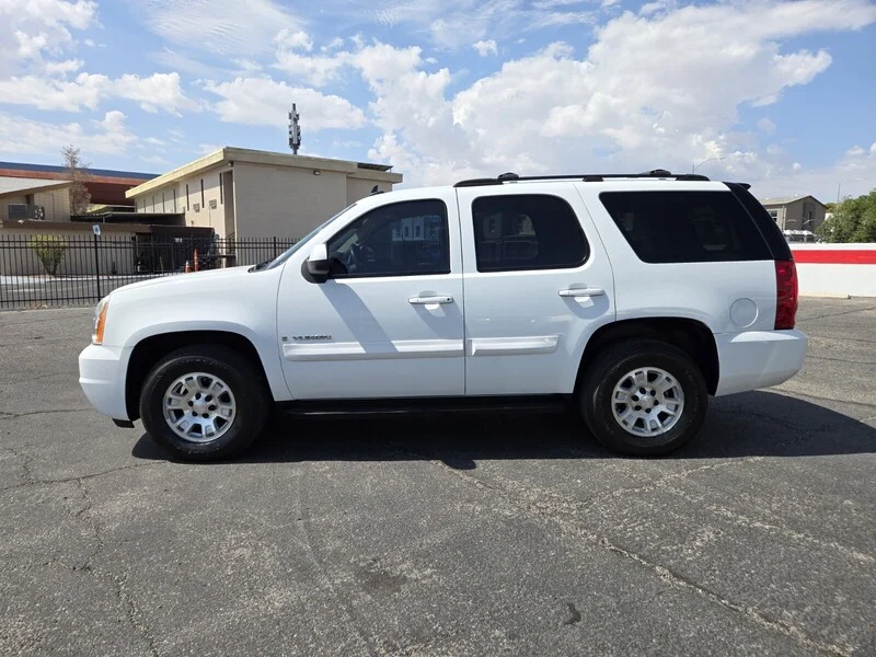 Used 2007 Summit White GMC SLE image 2