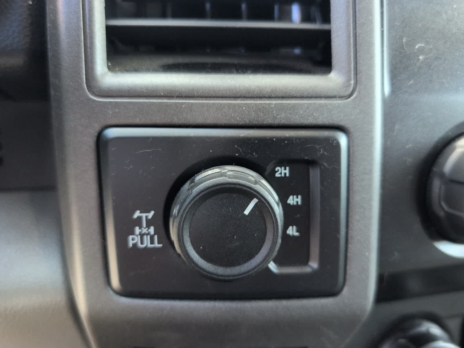 Used 2020 Oxford White Ford XL image 19