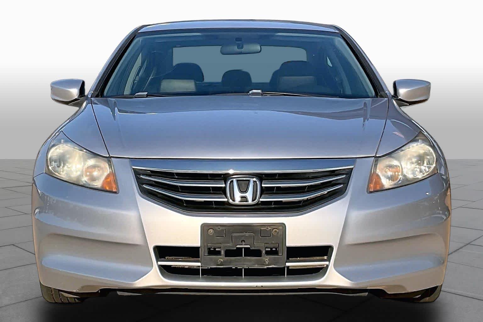 Used 2012 Polished Metal Metallic Honda SE image 4