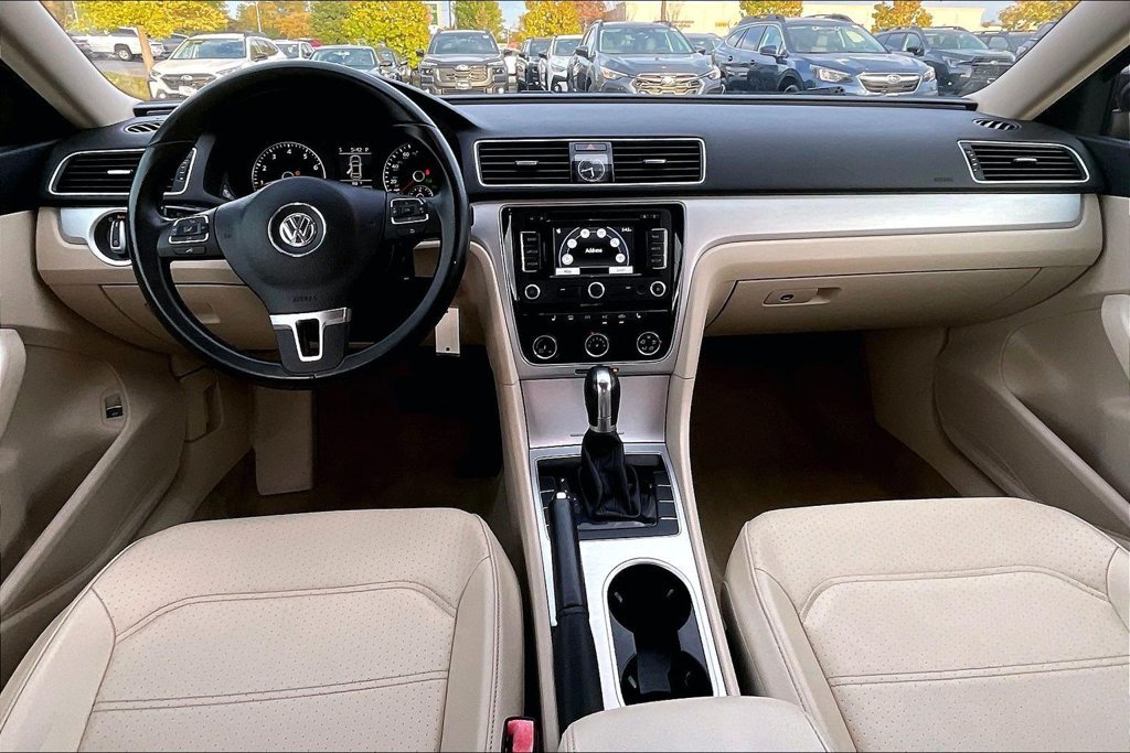 Used 2013 Red Volkswagen 2.5 SE image 18