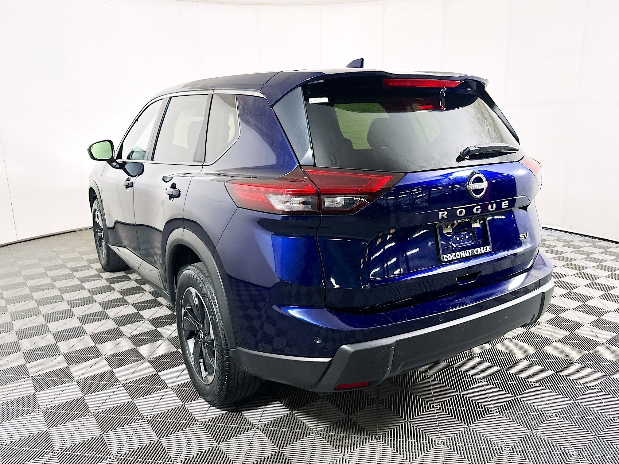 Used 2024 Deep Ocean Blue Pearl Nissan SV image 5