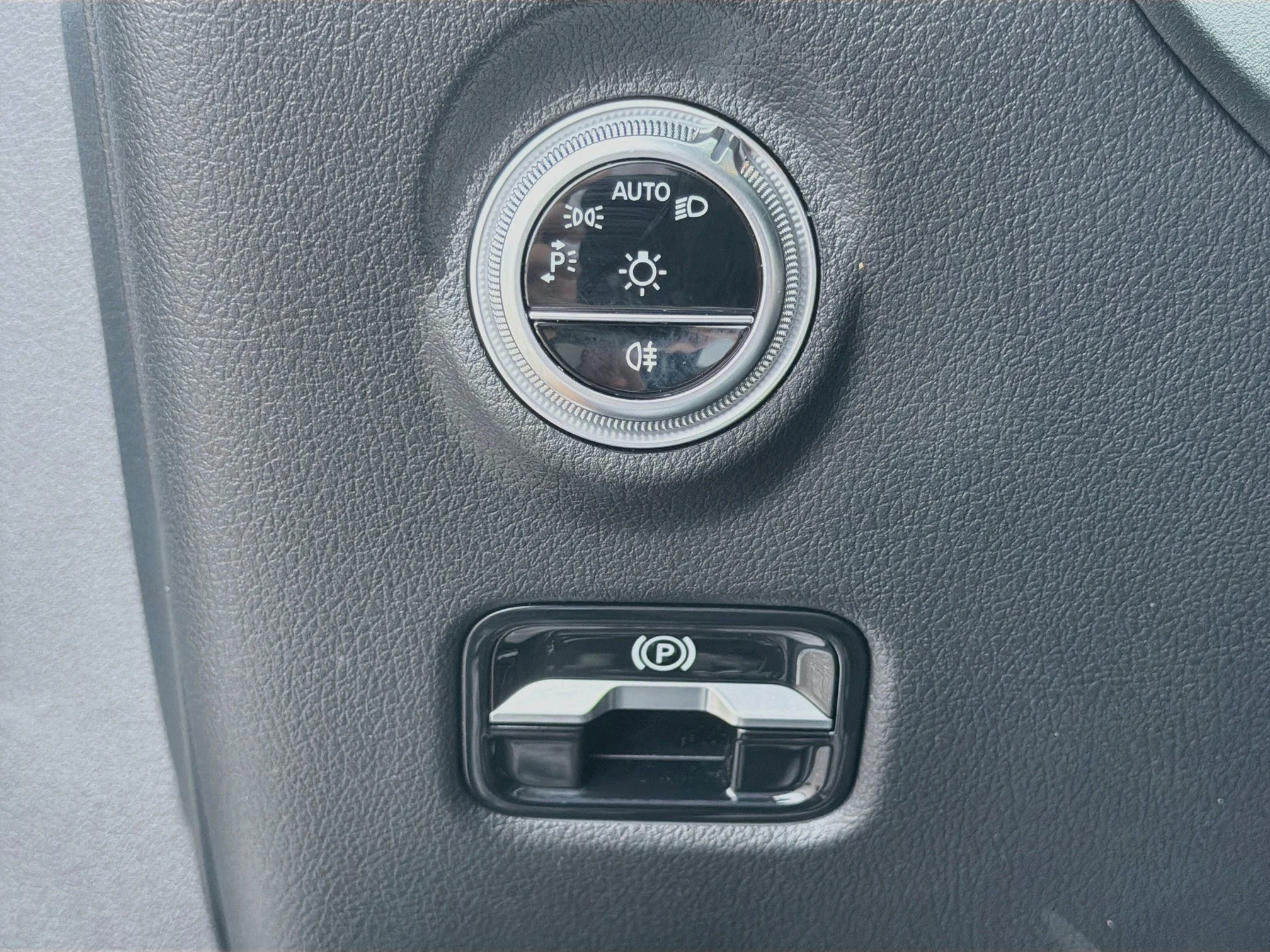 Used 2024 Cirrus Silver Metallic Mercedes-Benz C 300 image 36
