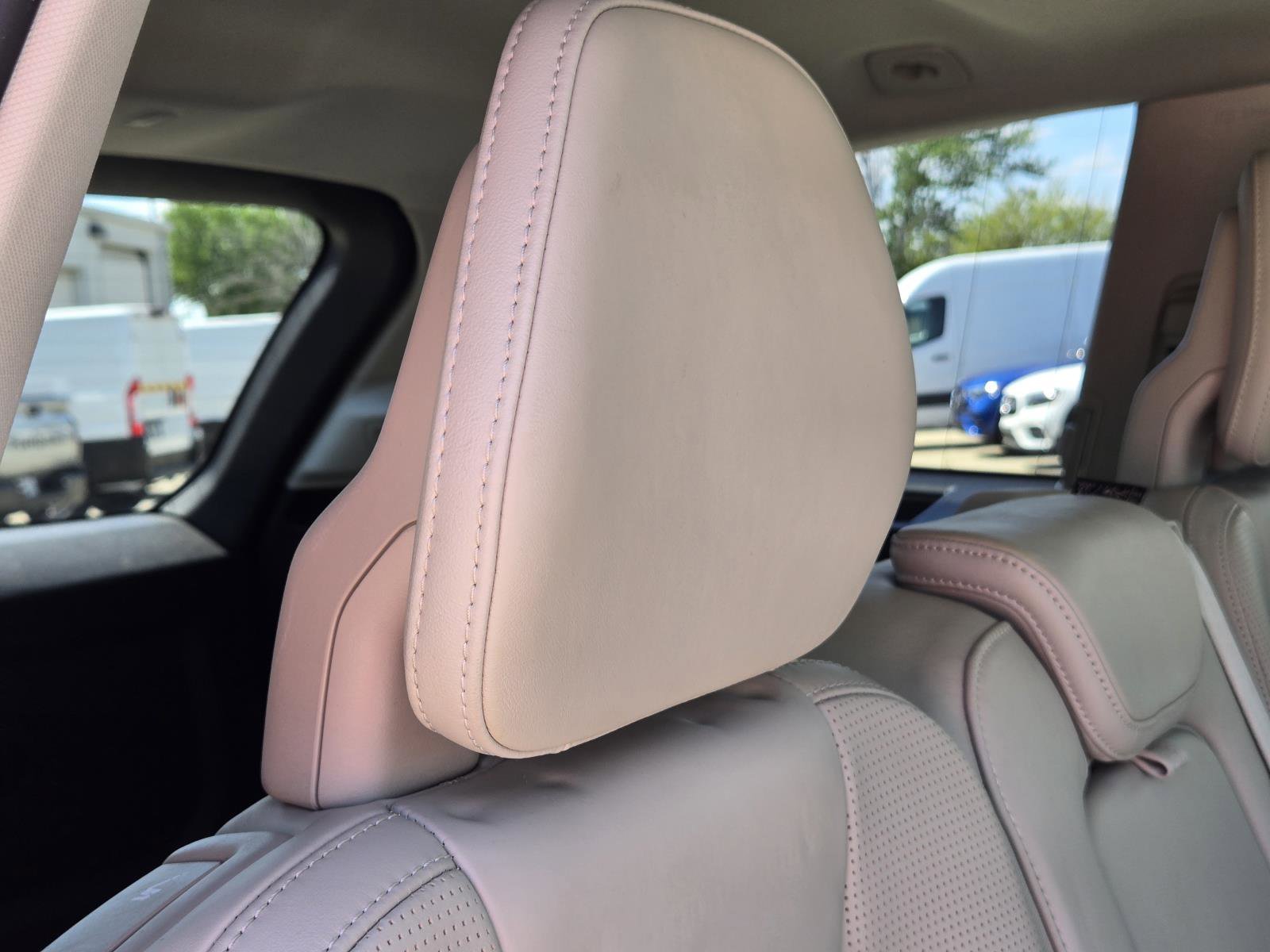 Used 2019 Crystal White Pearl Volvo Inscription image 41