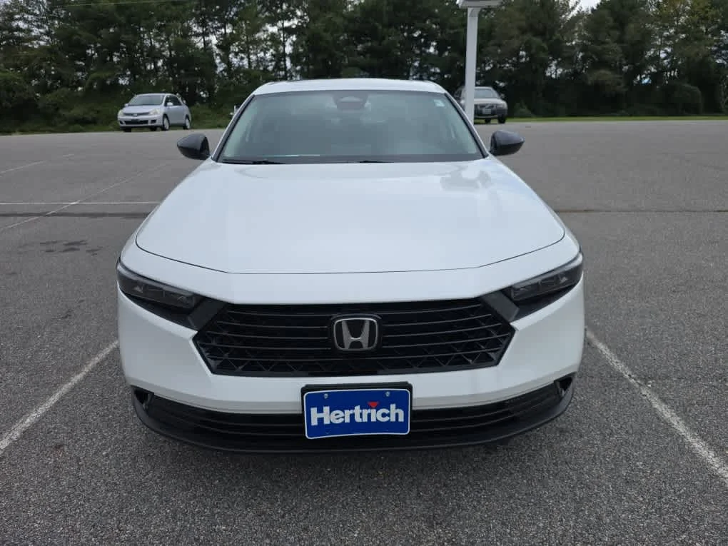 Certified Used 2026 Platinum White Pearl Honda SE image 2