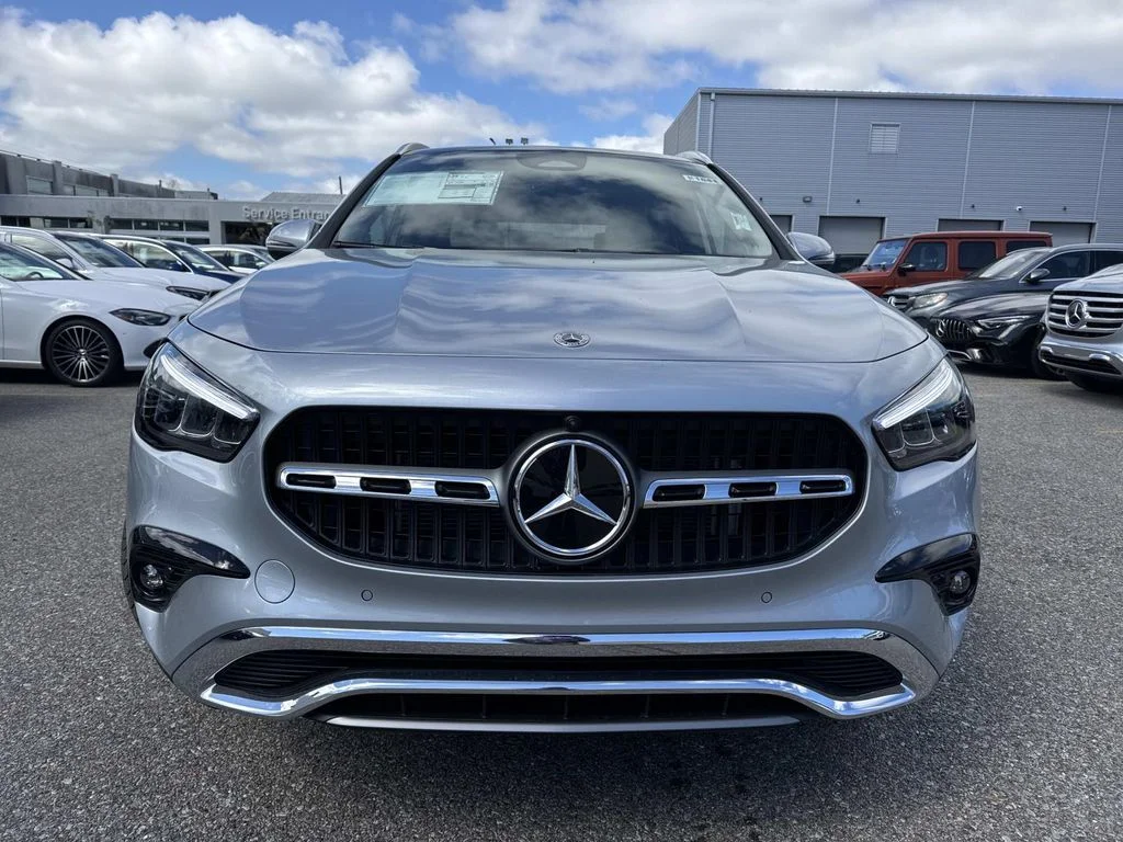 New 2026 Silver Mercedes-Benz GLA 250 image 2