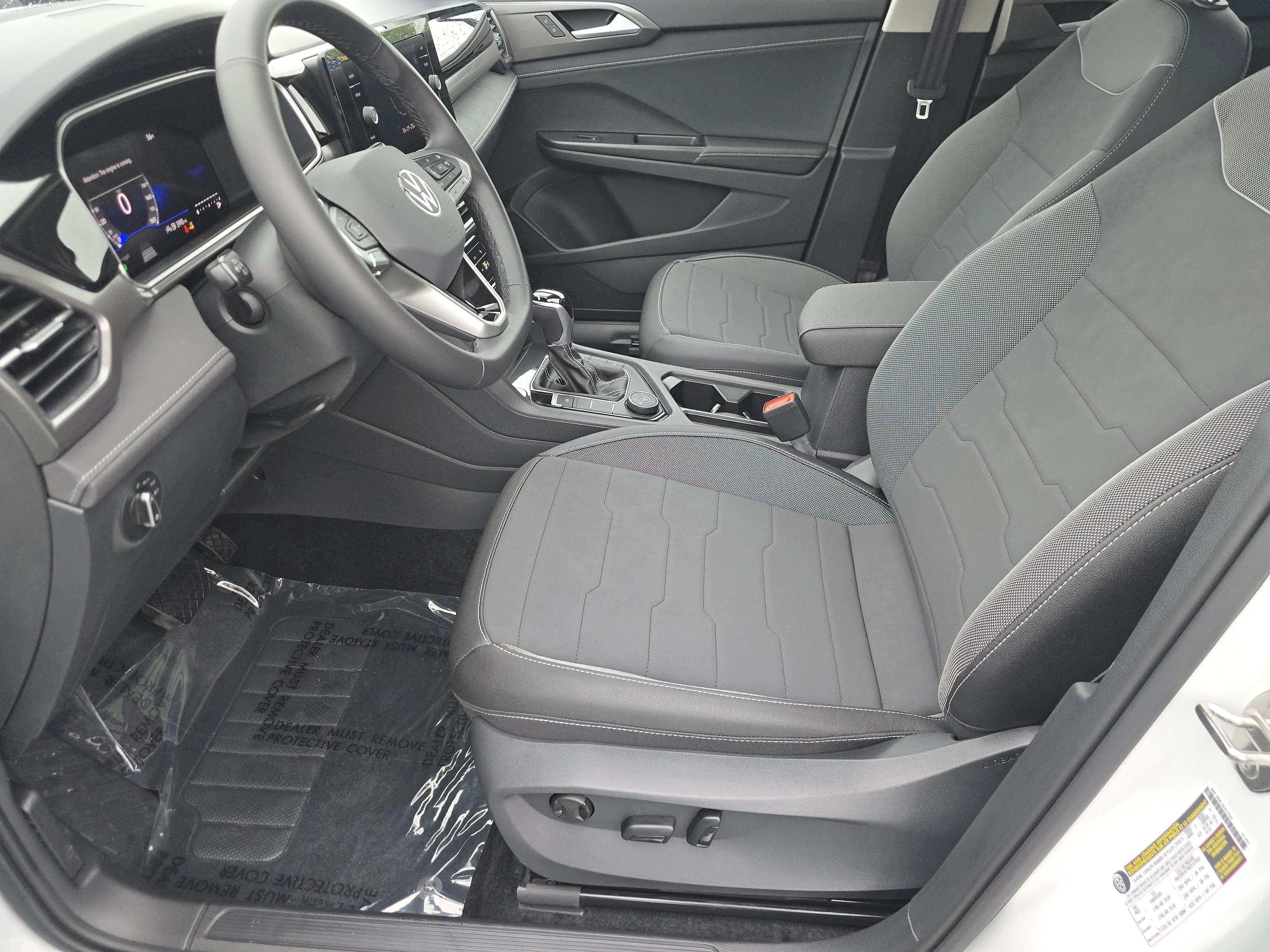New 2026 Pure White w/Deep Black Roof Volkswagen SE Black image 19