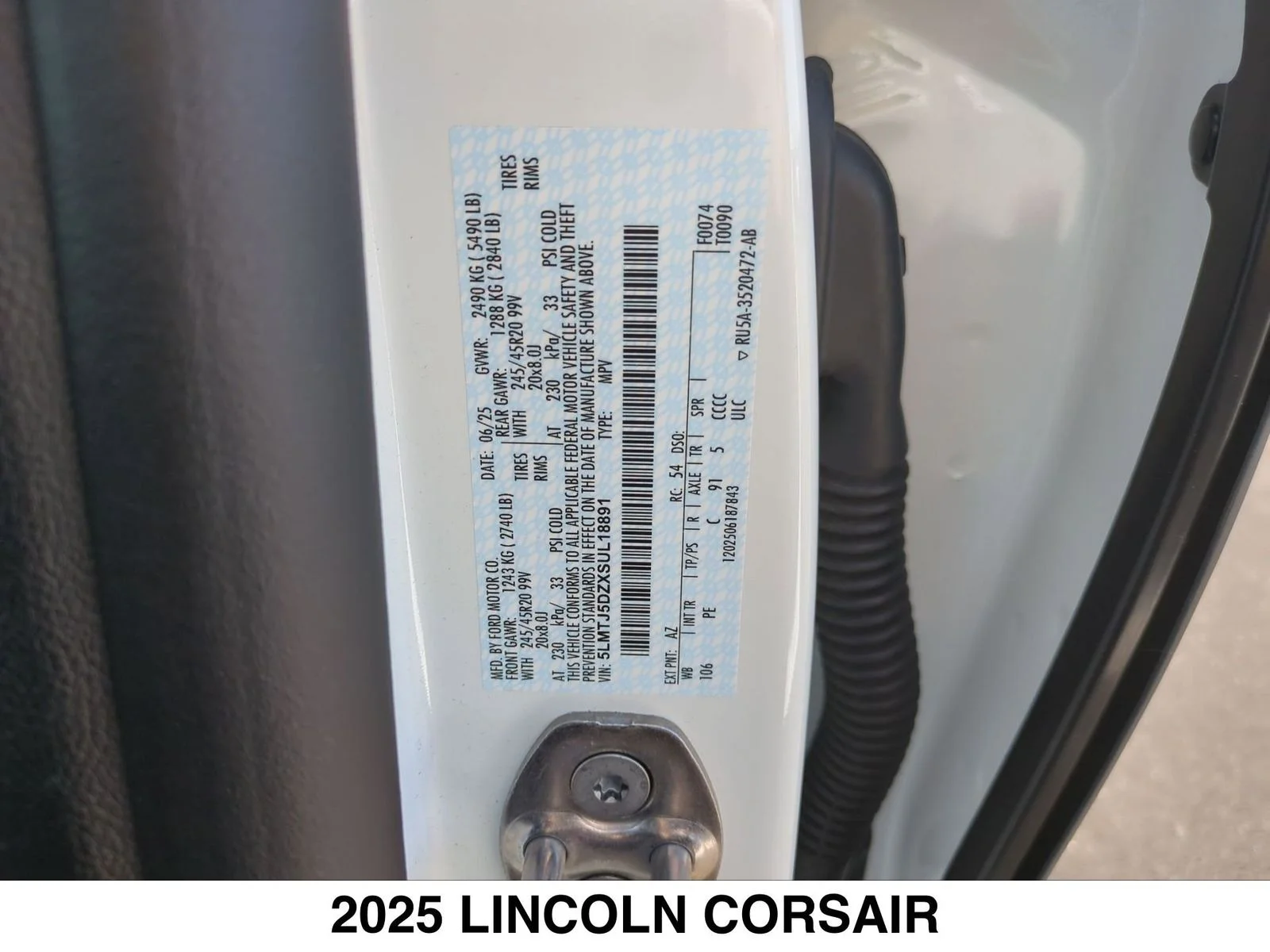 Used 2025 White Lincoln Grand Touring image 25