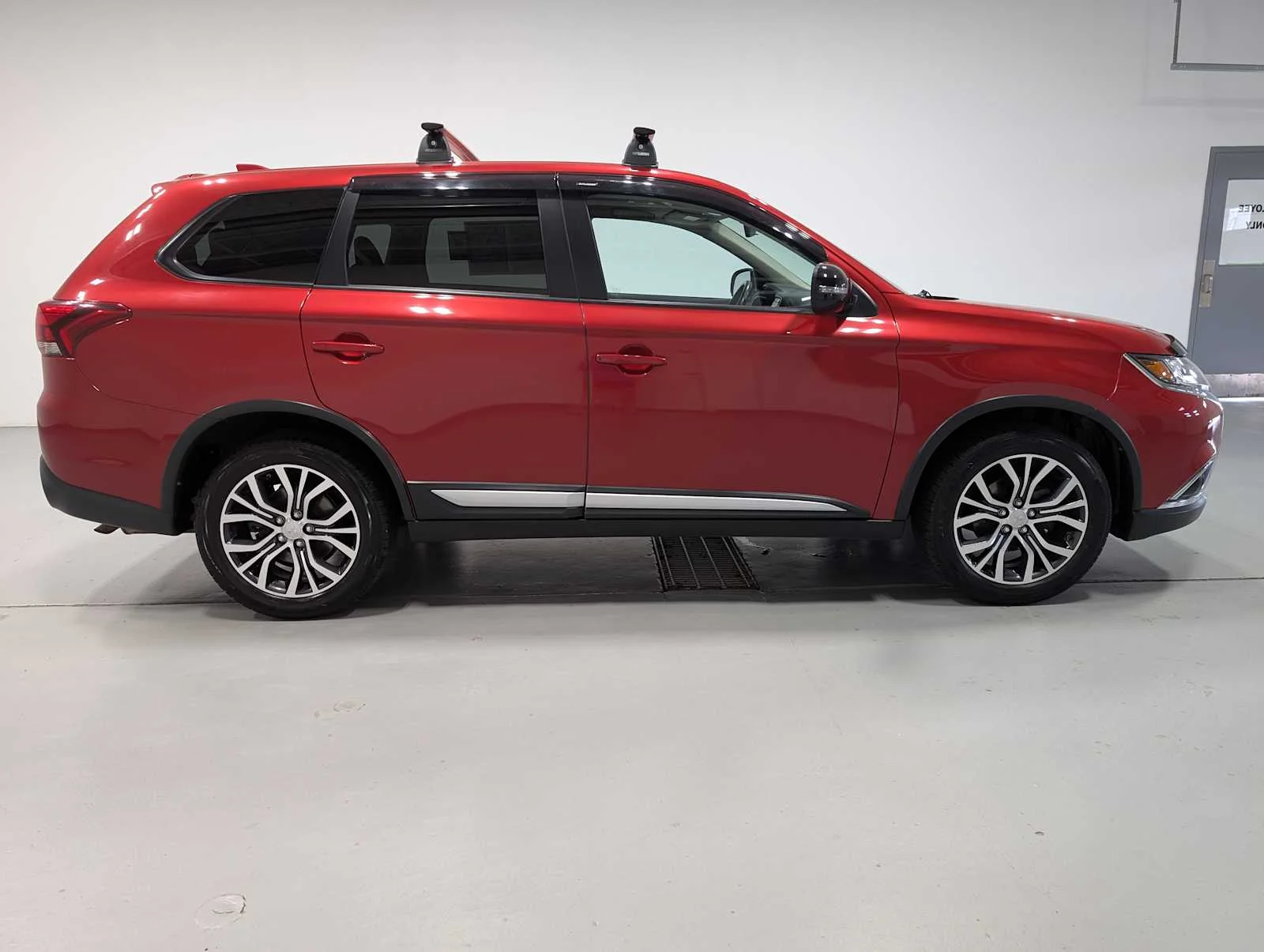 Used 2017 Mitsubishi Outlander SE with VIN JA4AZ3A33HZ020474 for sale in Greensburg, PA
