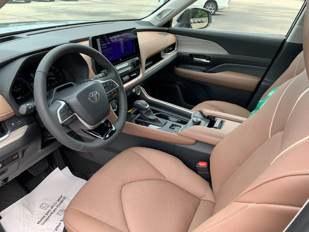 Used 2026  Toyota Platinum image 11
