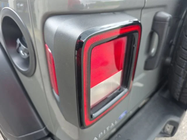 Used 2020 Gray Jeep Unlimited Sport Altitude image 34