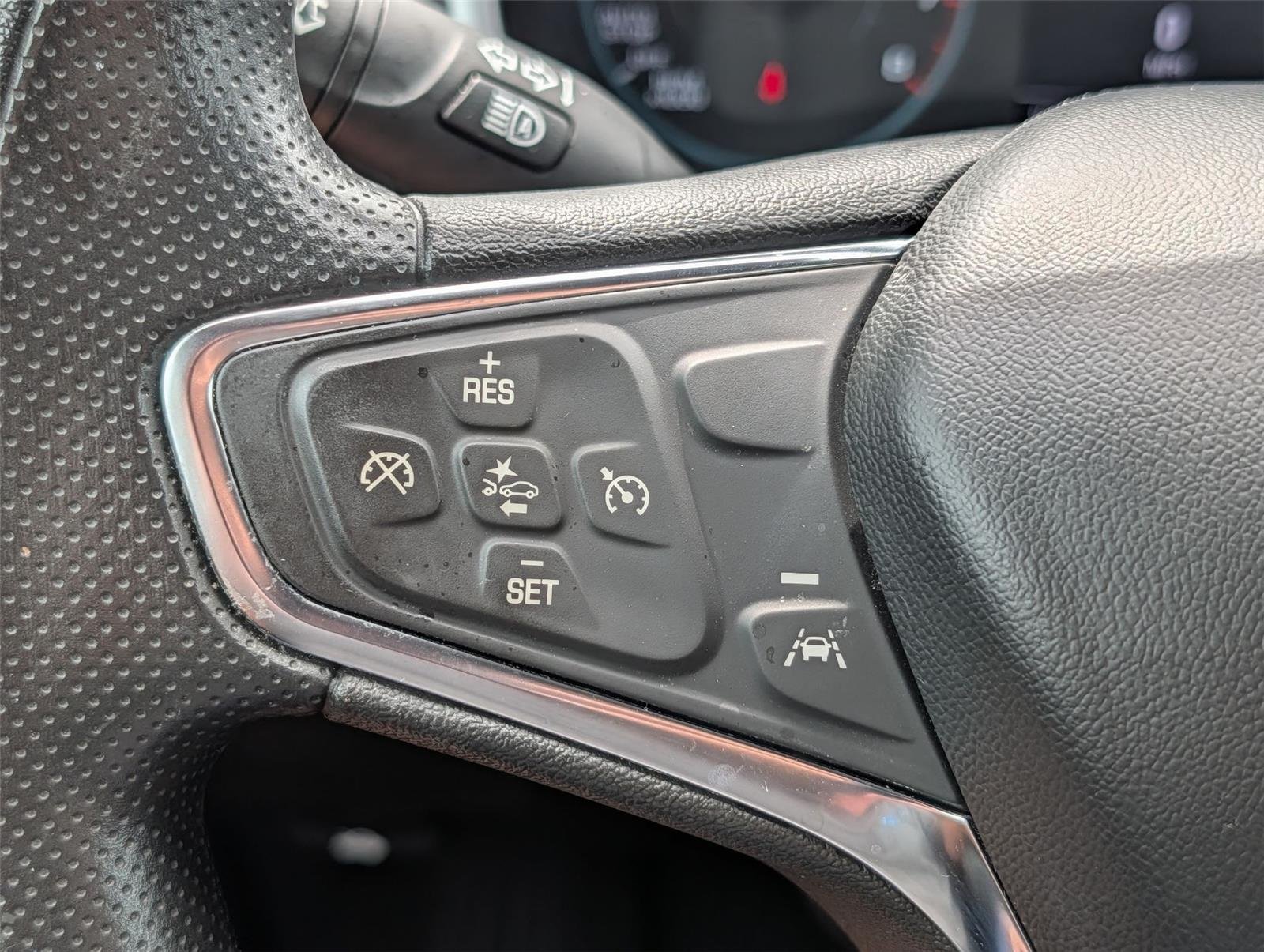 Used 2023 Mineral Gray Metallic Chevrolet LT image 23