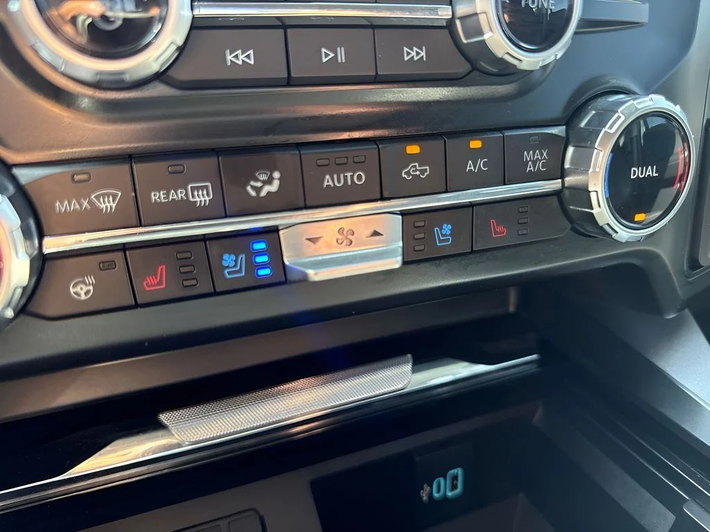 Used 2023 Silver Ford Lariat image 17