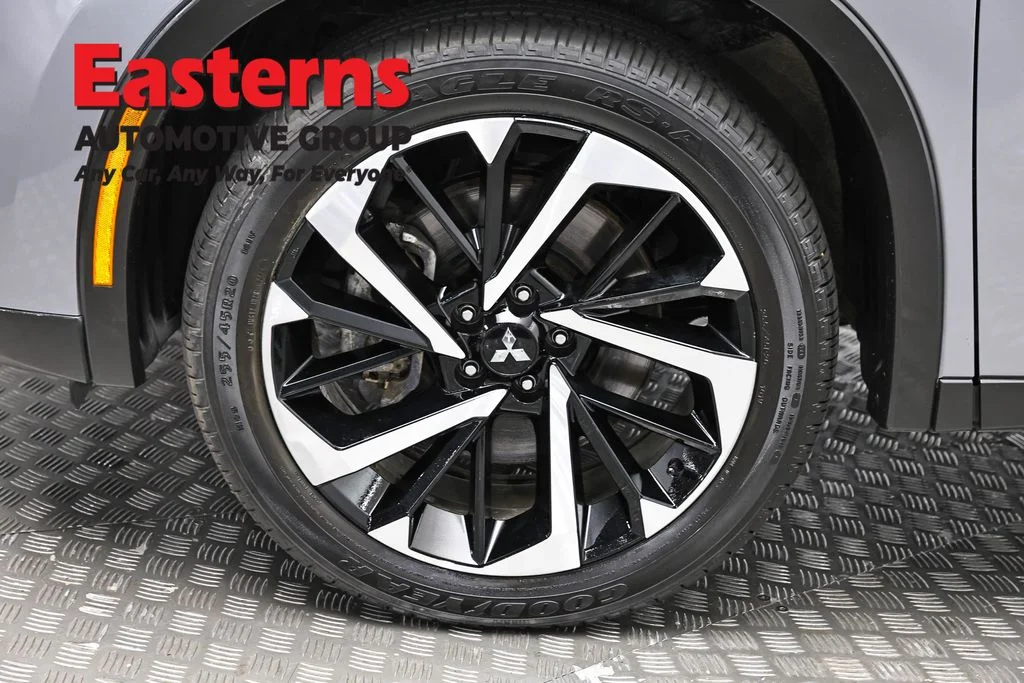 Used 2024 Gray Mitsubishi SE image 31