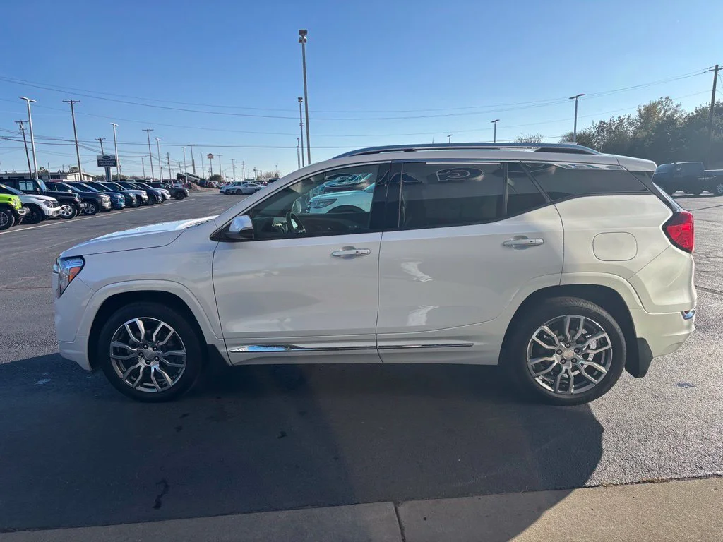 Used 2023 White GMC Denali image 9
