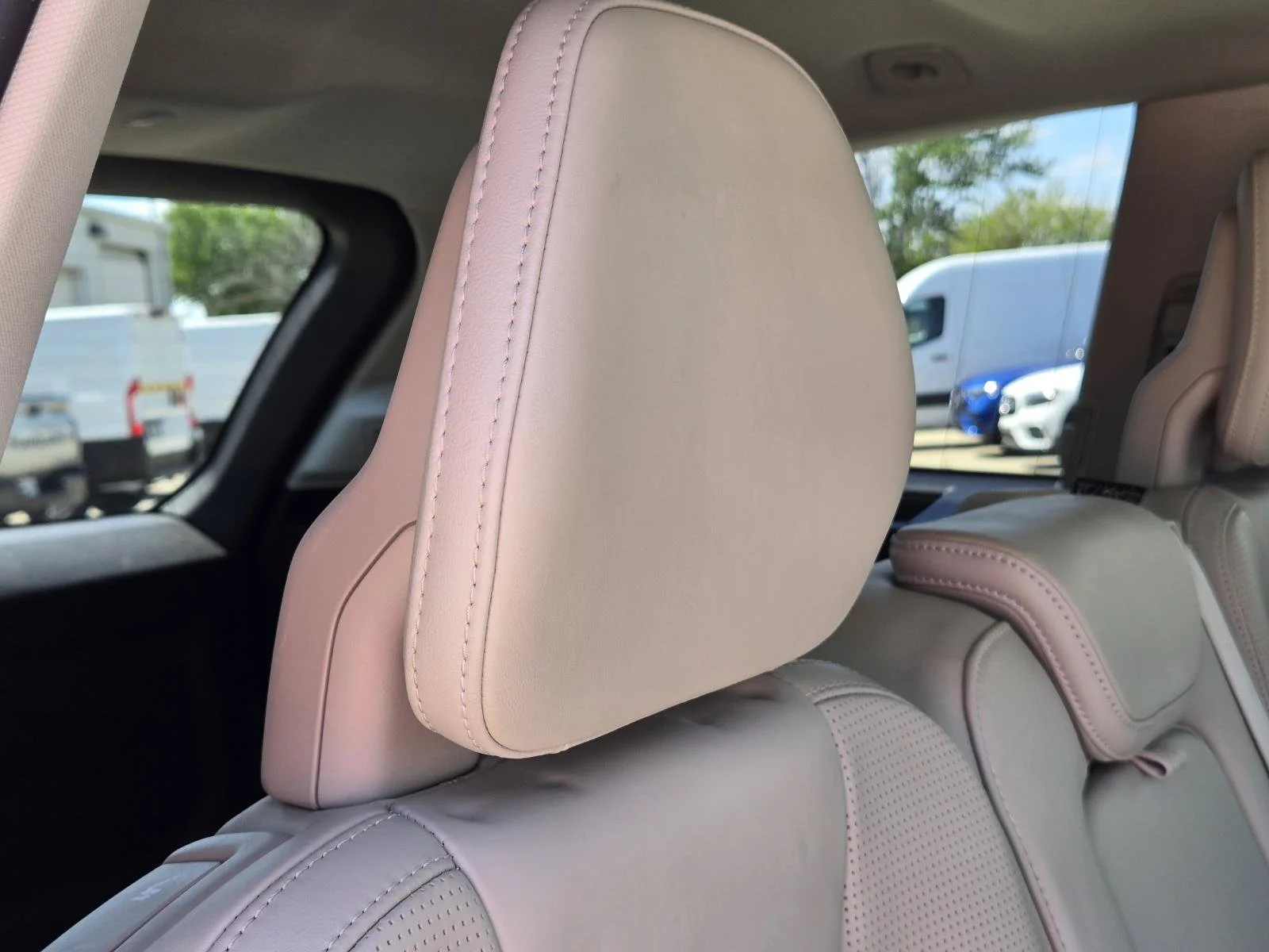 Used 2019 Crystal White Pearl Volvo Inscription image 41