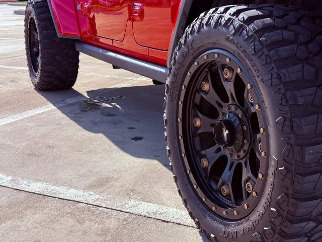 Used 2018 Red Jeep Unlimited Sahara image 23